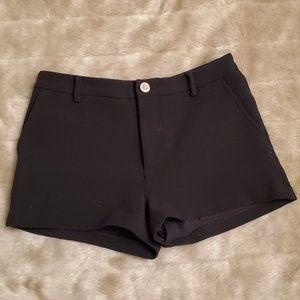 AUTHENTIC  Gucci tailored black wool shorts